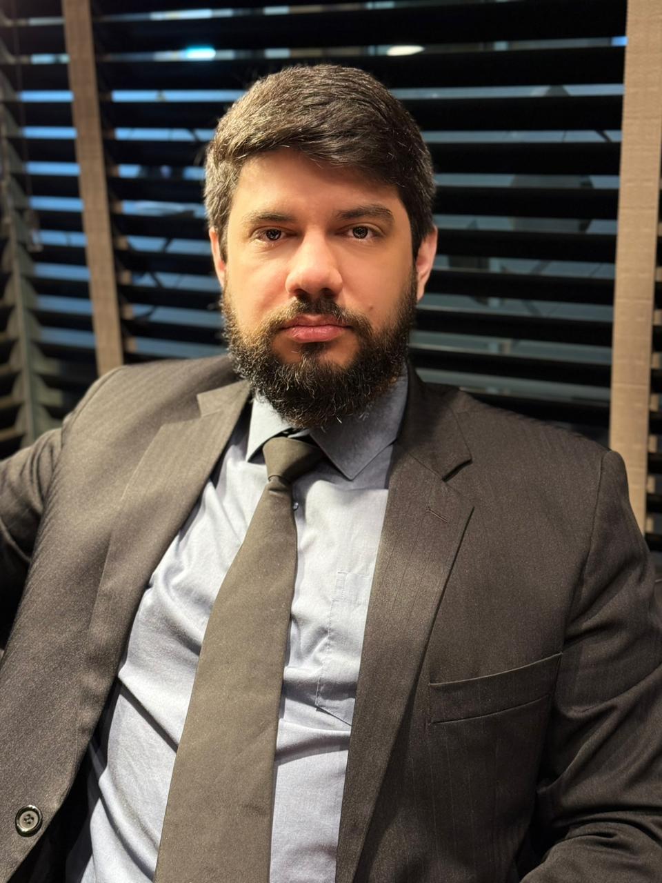 Dr. Cássio Cardoso